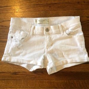 Abercrombie and Fitch white shorts size 24